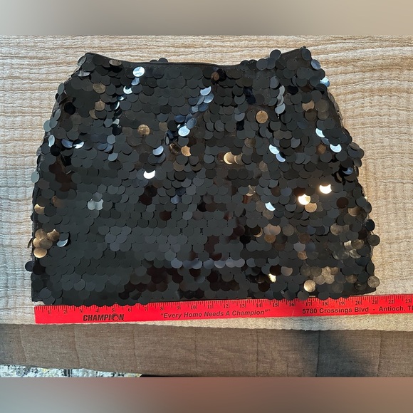 VICI: Spencer Paillette Sequin Mini Skirt - Picture 2 of 6